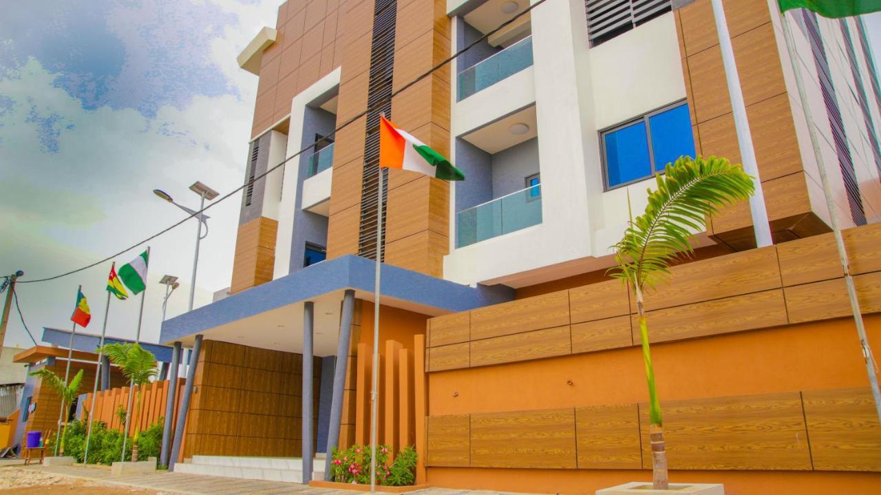 Hotel La Casa Cielo Котону Экстерьер фото