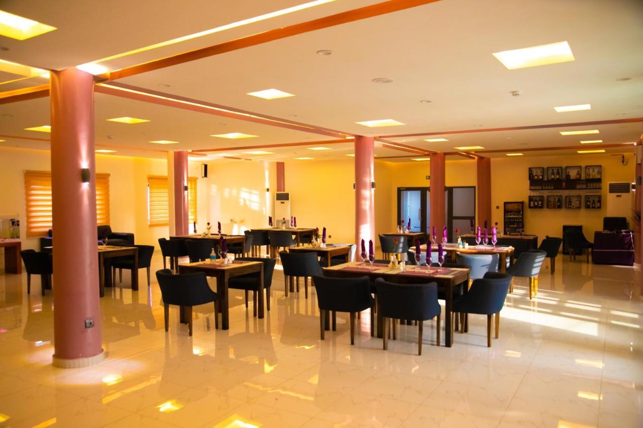 Hotel La Casa Cielo Котону Экстерьер фото