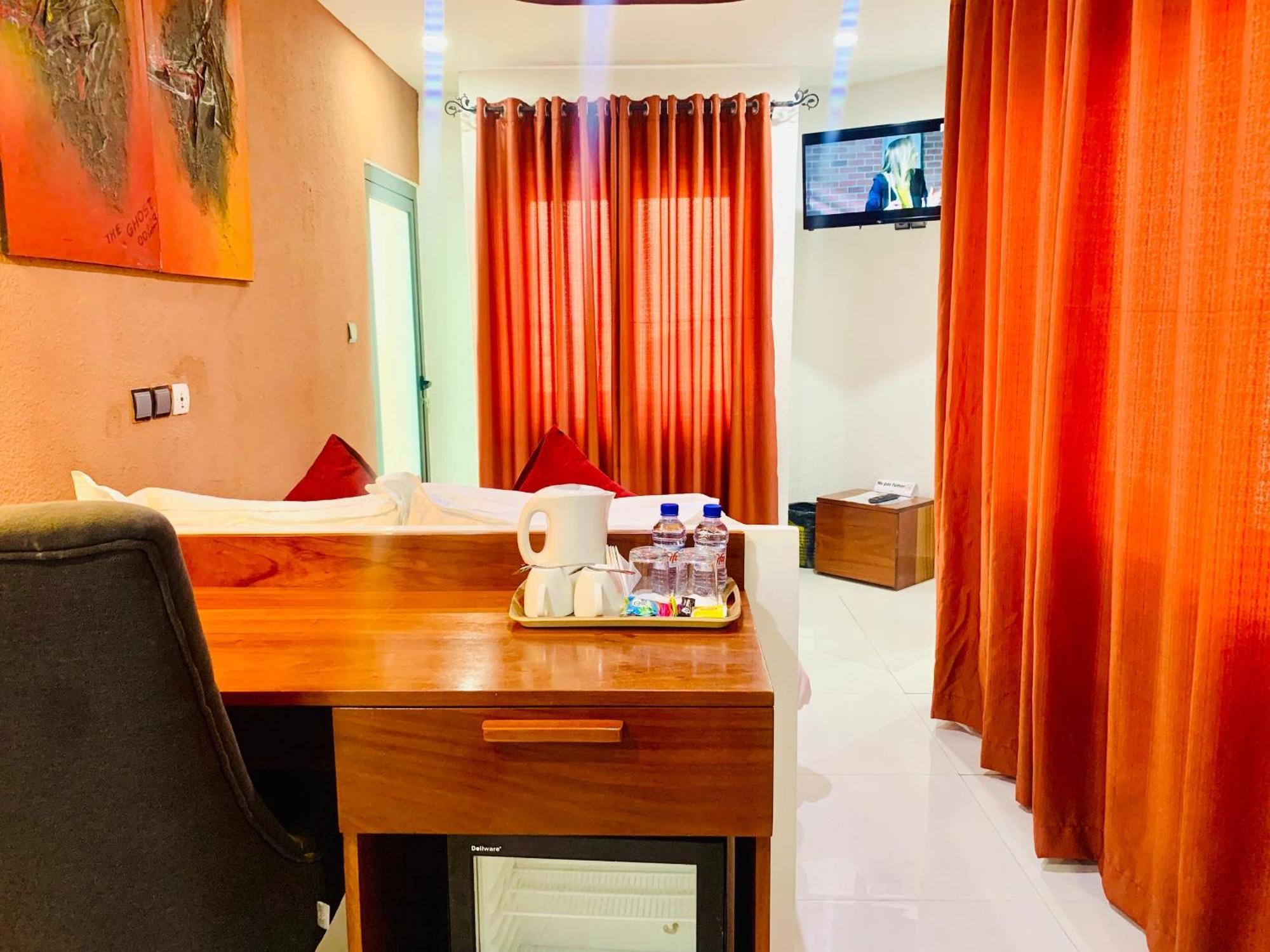 Hotel La Casa Cielo Котону Экстерьер фото